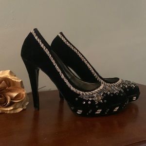 COLIN STUART black VELVET embellished platform 4 inch pumps. Size 7 1/2. NWOT.